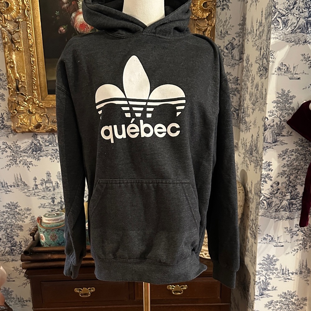 Québec Charcoal Gray Hoodie Sweater VINTAGE size small